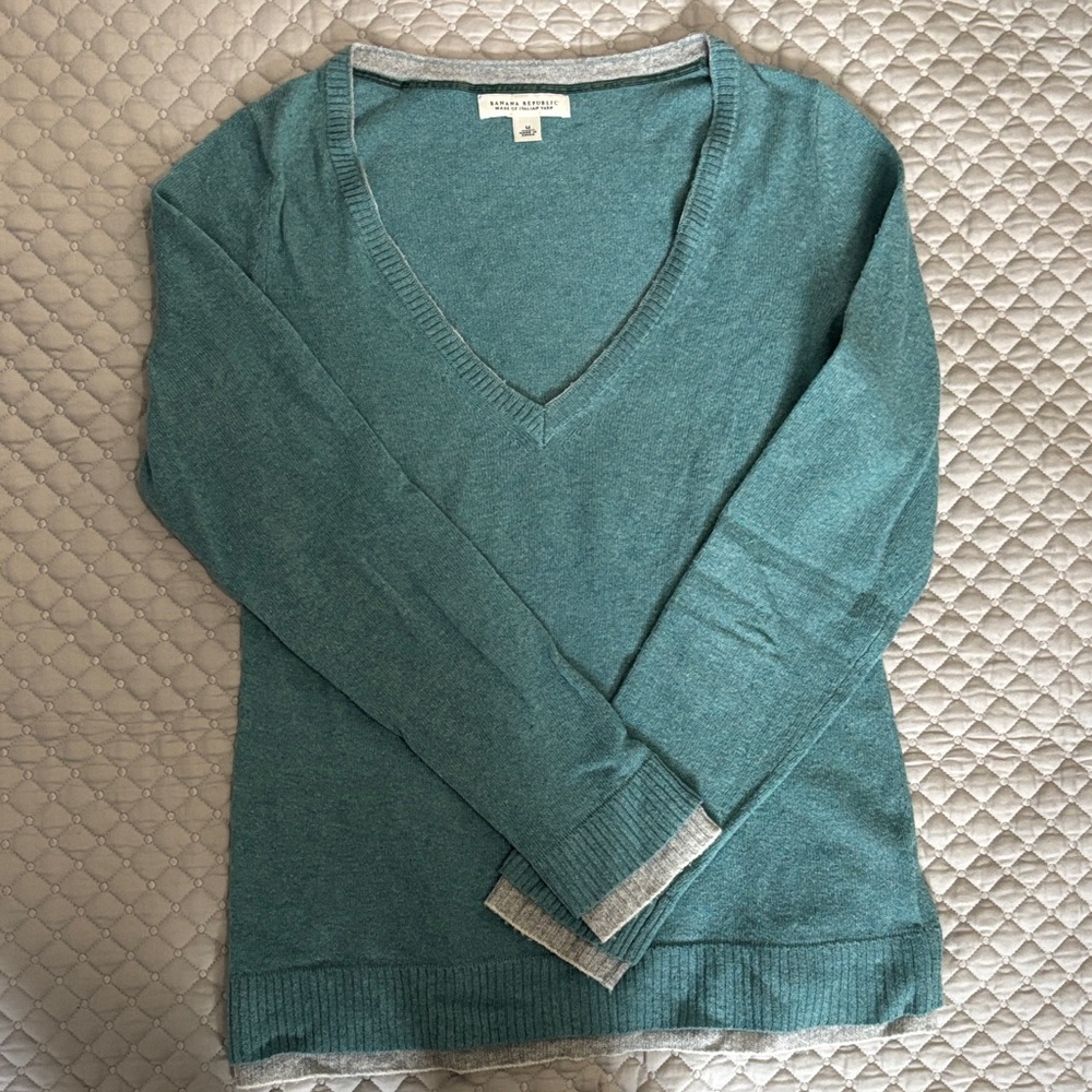 Banana Republic Green V-Neck Wool Blend Sweater